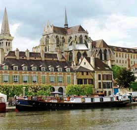 CRUCEROS FLUVIALES FRANCIA L ART DE VIVRE CANAL NIVERNAIS OFERTA DESCUENTOS EUROPEAN WATERWAYS CRUCERO DE LUJO CANALES DE FRANCIA BORGOÑA BOURGOGNE HOTEL BARGE ART DE VIVRE AUXERRE